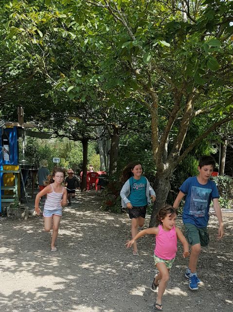 enfant courent camping oleron